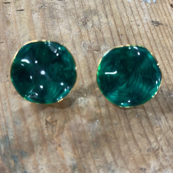 Avon Green Wavy Disc Clip-On Earrings - Picture 3 of 7